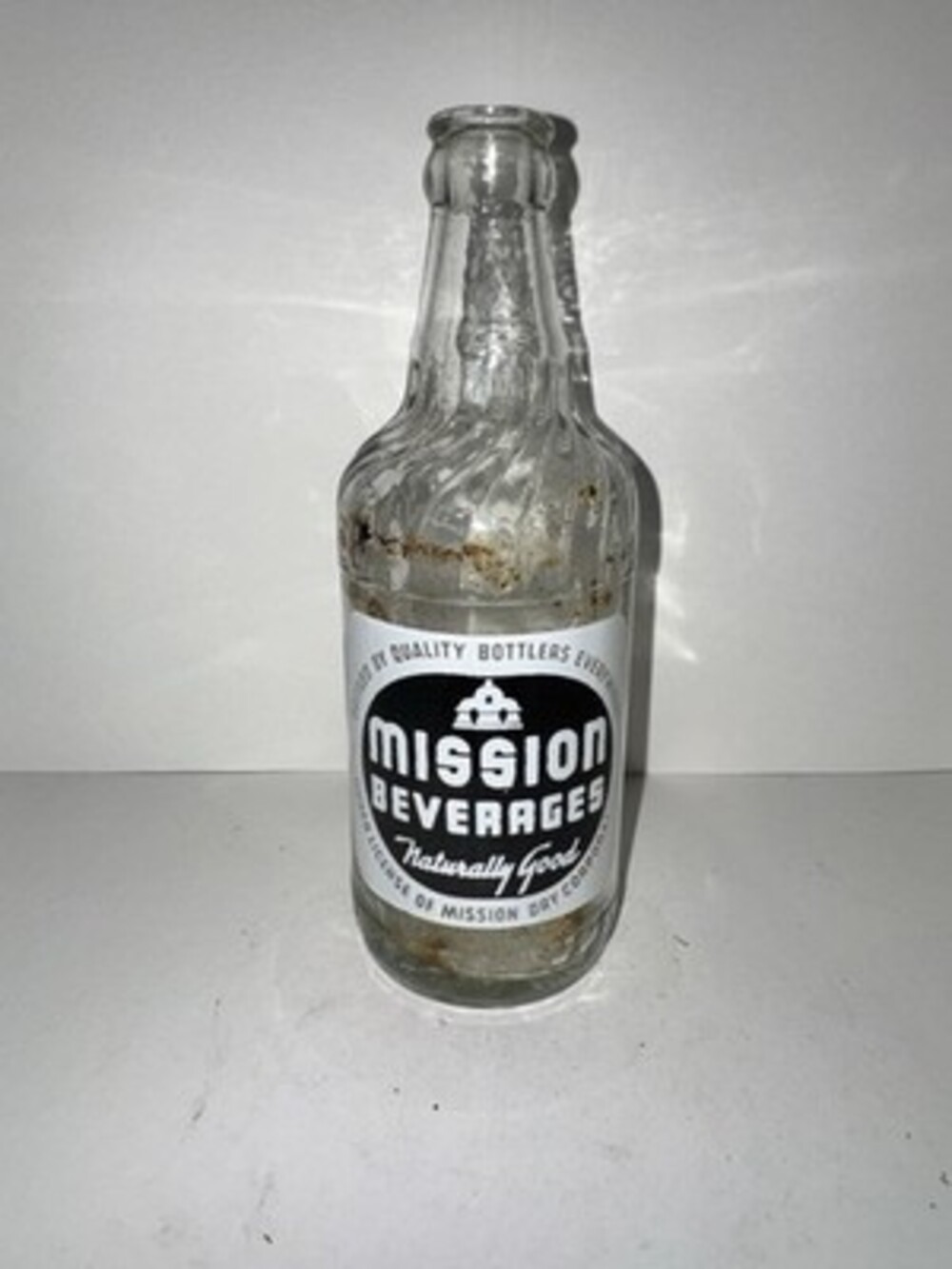 VINTAGE SODA BOTTLE / MISSION BEVERAGES / BUFFALO NY 1930's